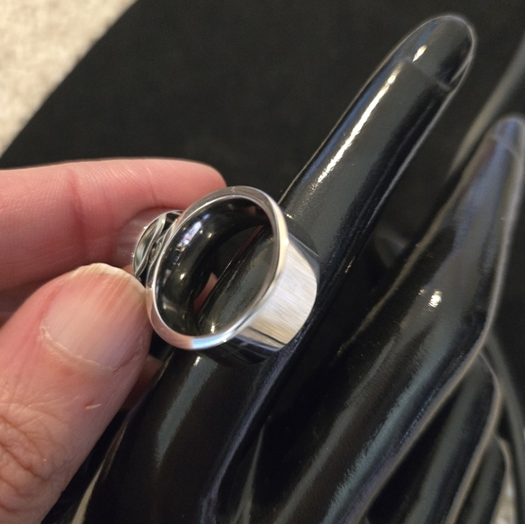 18kwgp Dubai Jewelry. Silver Ring with Pink Gemstone - Picture 3 of 7